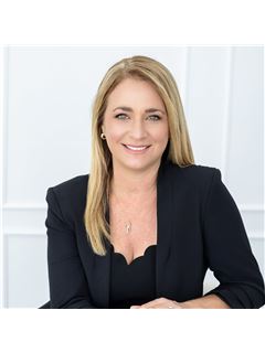 Kristin Adams - RE/MAX Town & Country Realty