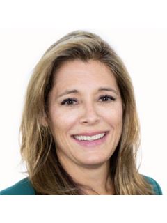 Trisha Arnold - RE/MAX Realty Group