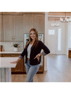 Makayla Kerlin - RE/MAX Specialists