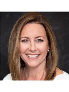 Colleen Kahl - RE/MAX Town & Country Realty