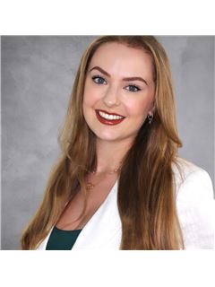 Chloe Kesslak - RE/MAX Realty Group