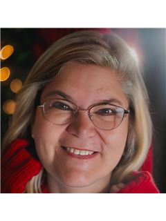 Holly Marth - RE/MAX Destination Realty