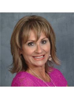 Lyn DeBoer - RE/MAX Realtec Group