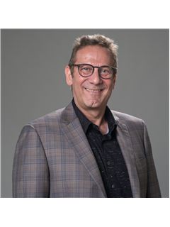 Immobilienmakler/in - Mark Paris - RE/MAX Realtec Group