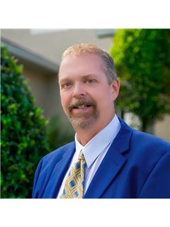 Chris Brown - RE/MAX Town & Country Realty