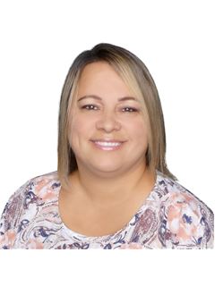 Natasha Ares - RE/MAX Signature