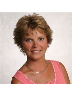 Lynette Sue Krull PA Realtor - RE/MAX Champions