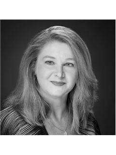 Kristin Barker - RE/MAX Specialists
