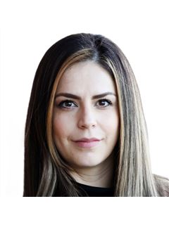 Laura Velazquez - RE/MAX Revolution