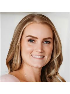 Jessica Hodges - RE/MAX Revolution
