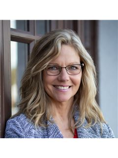 Jeri Lynn Hughes - RE/MAX Capital City