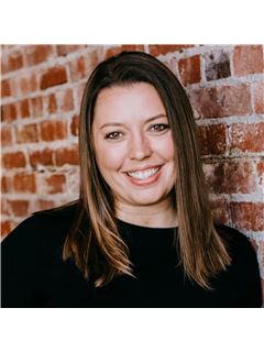 Sarah Borders - RE/MAX Power Pros