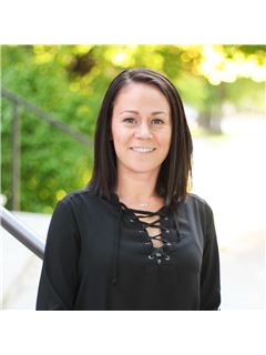 Kati Barksdale - RE/MAX Centennial