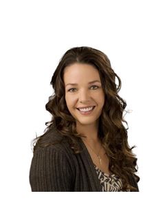 Courtney Teuscher - RE/MAX Country Real Estate