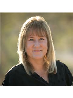 Associate - Sheila Perry - RE/MAX Exclusive