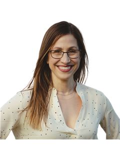 Lacie Ferris - RE/MAX Exclusive
