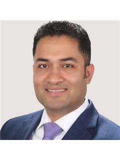 Chowdhury Arafat - RE/MAX LuXe