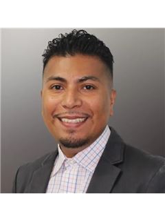 Carmelo Ramirez - RE/MAX Edge Group