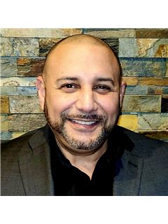 Associate - Victor Guiarssi - RE/MAX City Square