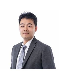 Yi Xiong Zheng - RE/MAX 1st Choice