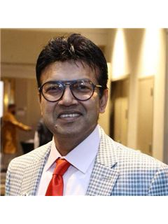 Khairul Pakhi - RE/MAX LuXe