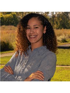 Alayza Soto - RE/MAX Town & Country