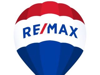 Office of RE/MAX Benchmark Realty Group - New Windsor