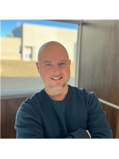 Hunter Alexander - RE/MAX & ASSOCIATES