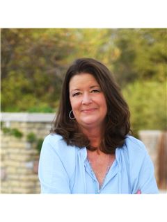 Julie Vap - RE/MAX Signature
