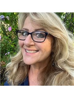 Gina Alvis Watts - RE/MAX Results