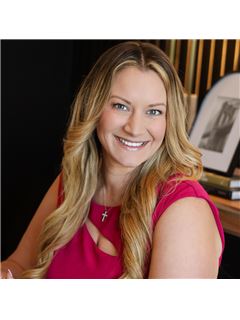 Lauren Silva - RE/MAX Crossroads Realty