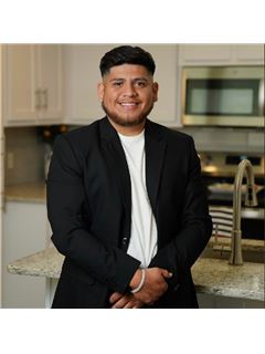 Yahir Villanueva - RE/MAX Professionals