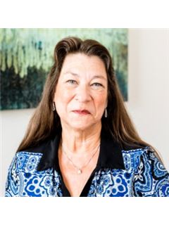 Hanna Schroyer - RE/MAX Grand