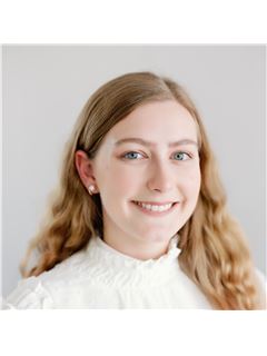 Emma MacInnes - RE/MAX Signature
