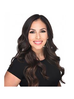 Krystal Sims - RE/MAX Crossroads Realty