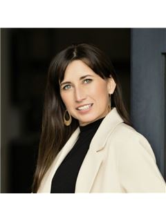 Monica Gomez - RE/MAX Universal