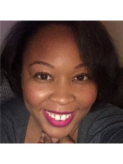 Nicole Lewis - RE/MAX 10 New Lenox
