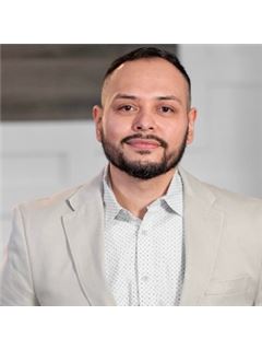 Alberto Avila - RE/MAX 10