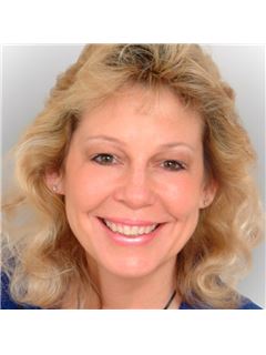 Sherry Van Syckle - RE/MAX 10