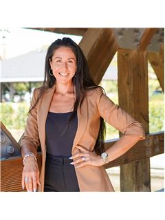 Agent - Ana Godinez-Gutierrez - RE/MAX Professionals Select