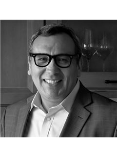 Luis J. Fuentes - RE/MAX Plaza