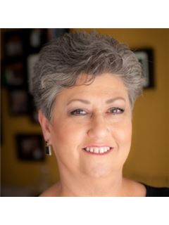 Nadine Pomilia - RE/MAX Suburban