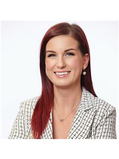Connie Vavra - RE/MAX 10 New Lenox
