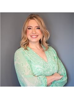 Danielle Izen - RE/MAX Suburban