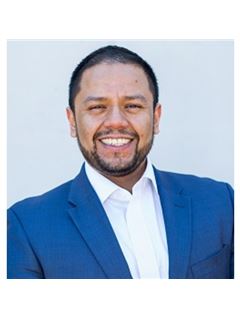 Mario R Barrios - RE/MAX Premier