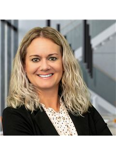 Courtney J. Sinisi - RE/MAX 10