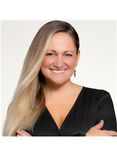 Sarah Feldpausch - RE/MAX Real Estate Professionals