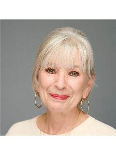 Lynda Hansen Wells - RE/MAX Modern Realty