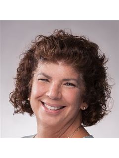 Stella Boak - RE/MAX Real Estate Professionals