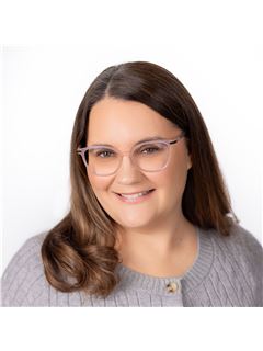 Jennifer Webb - RE/MAX Mid-Michigan